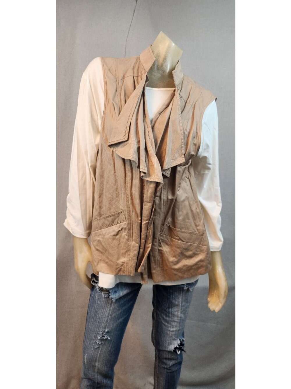 Chicos Khaki Brown No Button Ruffle Open Front Vest Top Blouse USED Size 3 LARGE